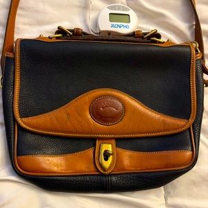 Vintage Dooney & Bourke leather crossbody R701